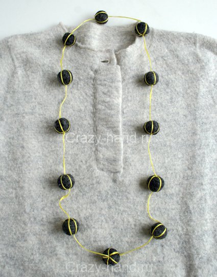 felt-ball-necklaces-1-425